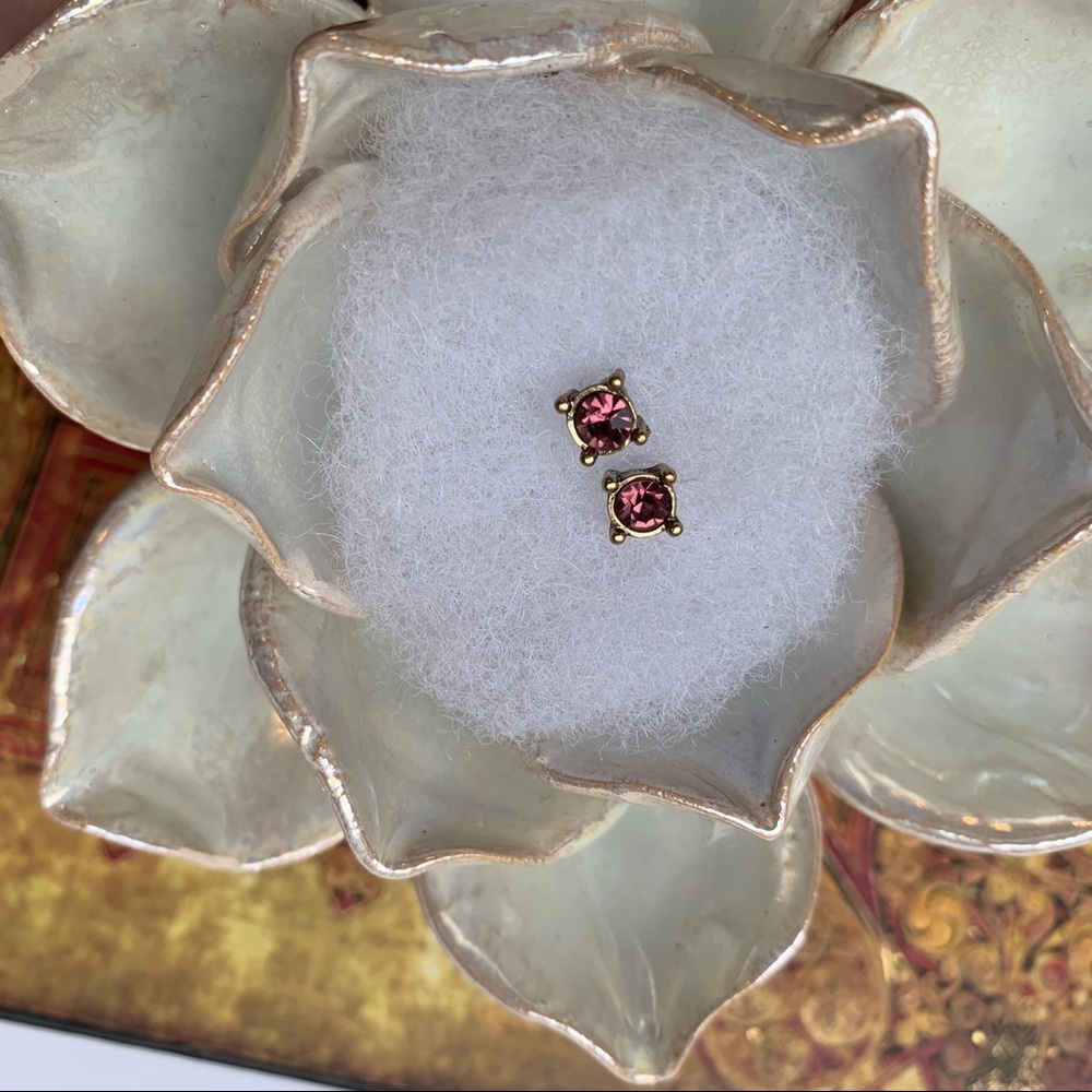 💋🆕Gold + Brilliant Simulated Amethyst Studs - Picture 1 of 6